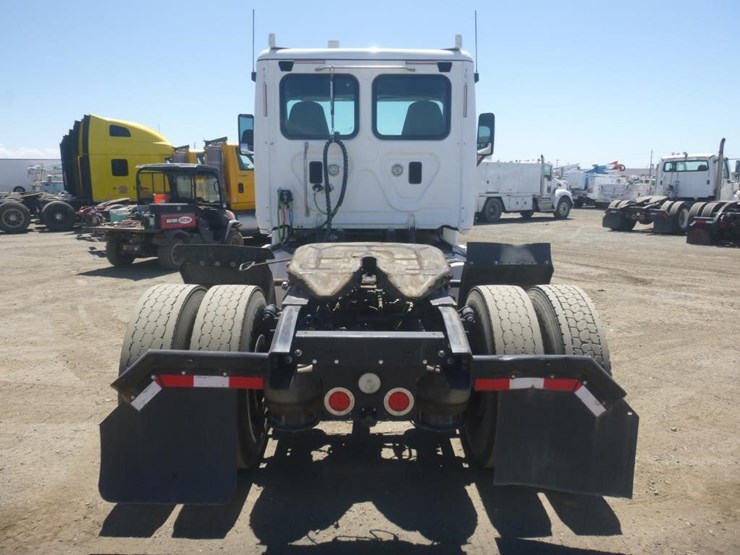 2015-freightliner-cascadia-125-image-6