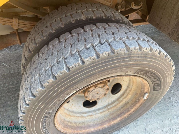 2012-ford-f550-xl-image-11