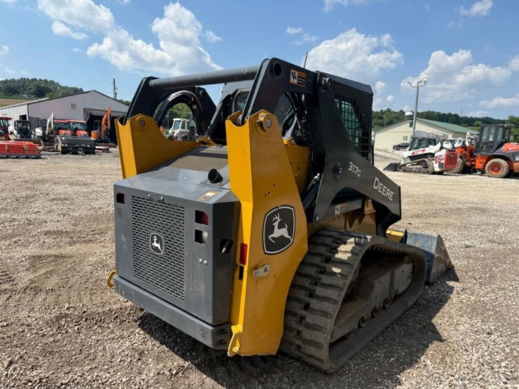 2022-deere-317g-image-4