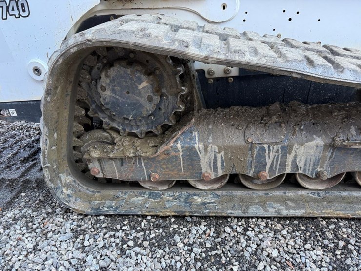 2019-bobcat-t740-image-13