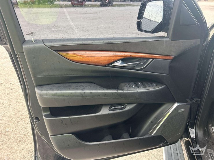 2015-cadillac-escalade-image-10