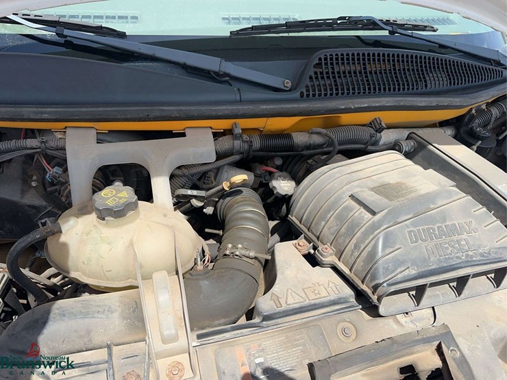 2010-chevrolet-express-20-passenger-mini-bus-image-17