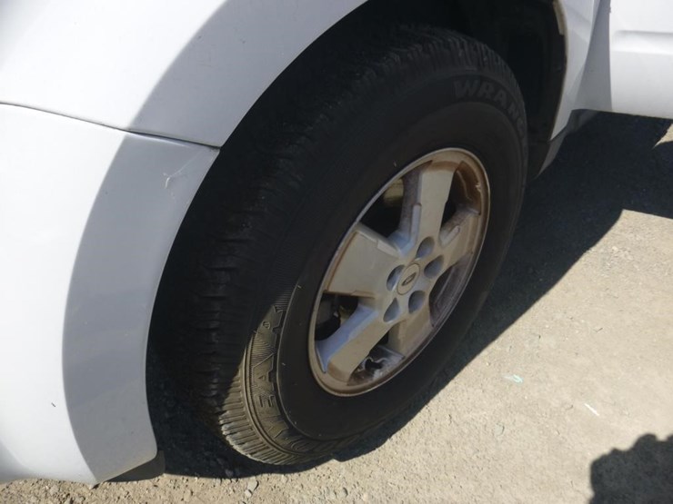 2010-ford-escape-image-13