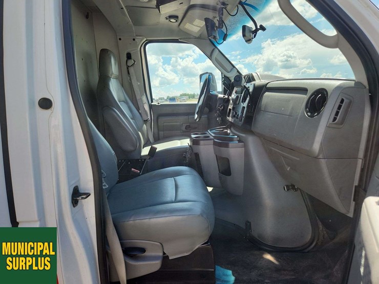 2017-ford-e450-image-34