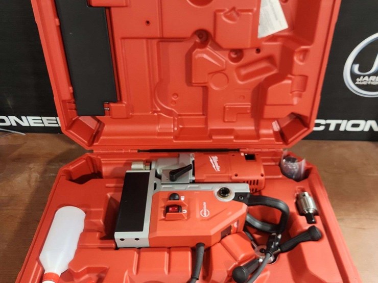 milwaukee-1-5/8"-electromagnetic-drill-kit-image-1