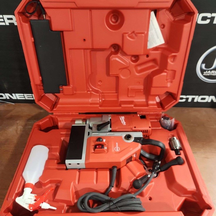 Milwaukee 1-5/8" Electromagnetic Drill Kit