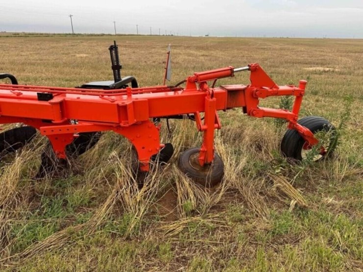 blanchat-12-bottom-plow-image-10