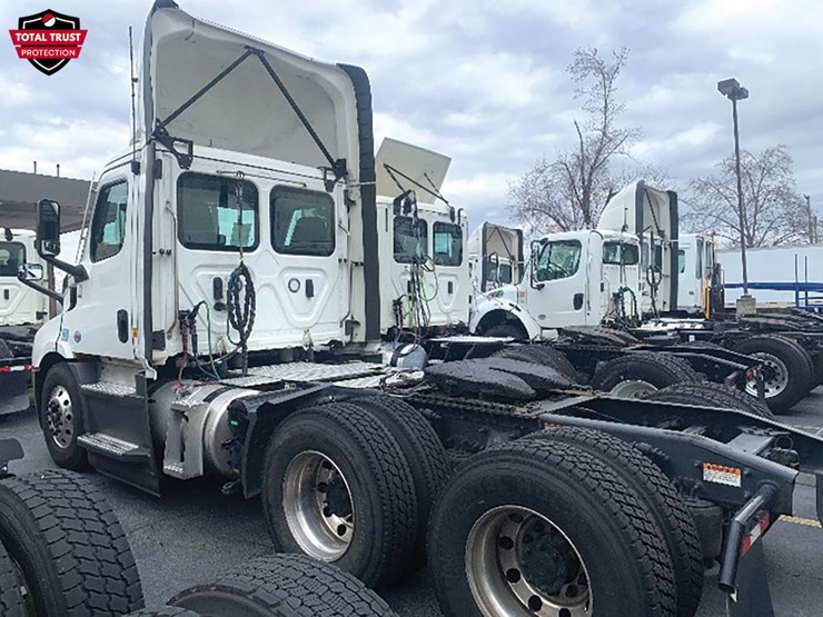 2022-freightliner-cascadia-116-image-2
