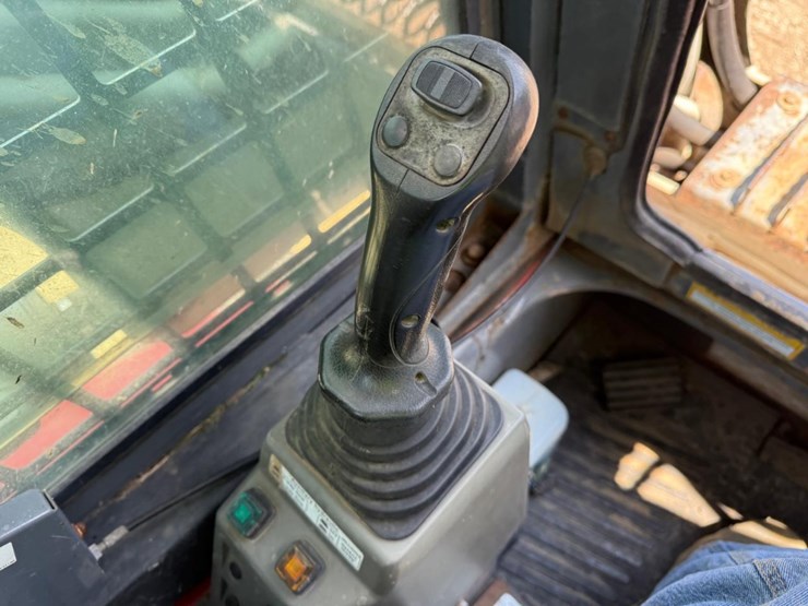 takeuchi-tl240-image-24