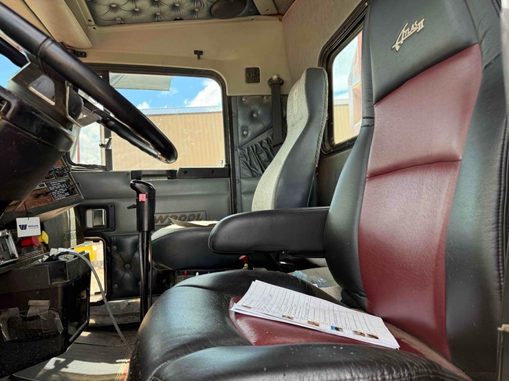 2001-kenworth-w900l-image-30
