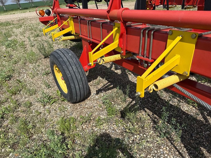 2013-bourgault-7200-image-11