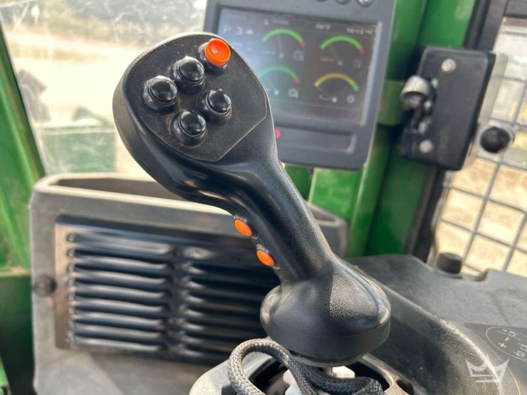 2021-deere-843l-image-14