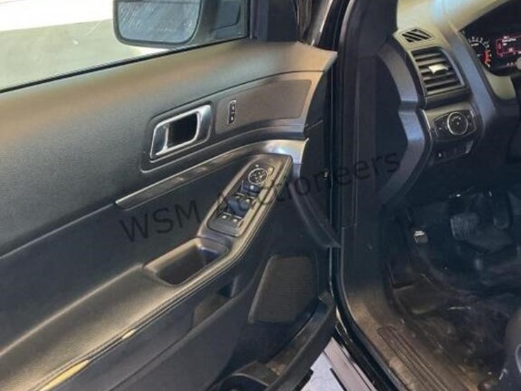 2017-ford-explorer-image-24