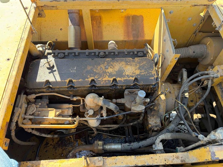 caterpillar-214b-ft-image-21