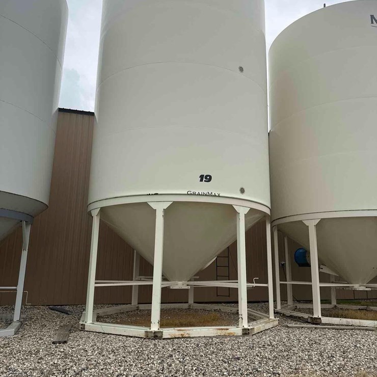 Meridian MGM4000 Hopper Bin