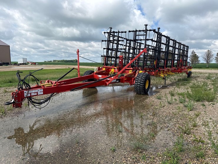 2013-bourgault-7200-image-1