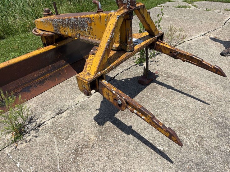 super-rino-8',-3-point-hitch-rear-blade-attachment-image-3