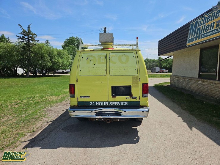 2010-ford-cargo-image-7