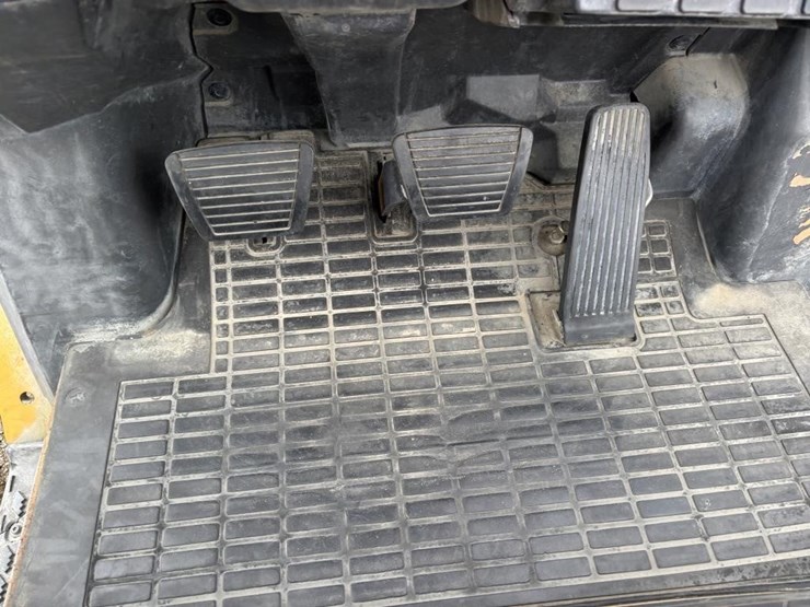 2016-caterpillar-2c6000-image-24