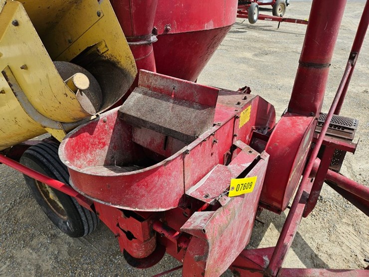 new-holland-352-image-14