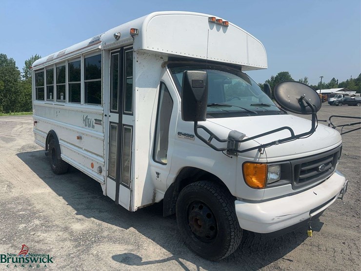 2006-ford-e450-image-3