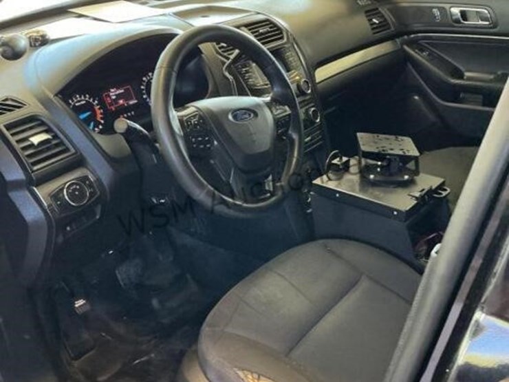 2017-ford-explorer-image-23