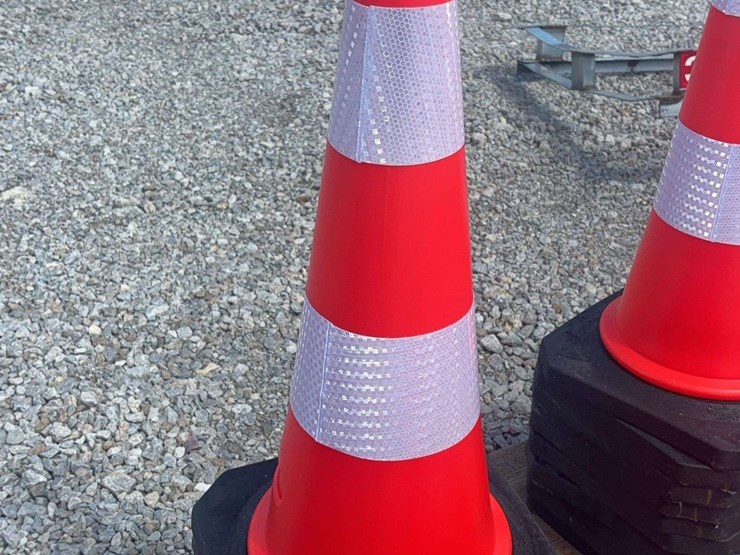 traffic-safety-cones-with-weighted-bases-image-2