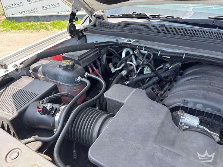 2019-chevrolet-tahoe-image-18