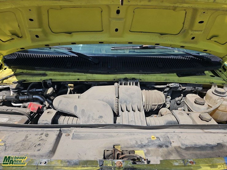 2010-ford-cargo-image-27