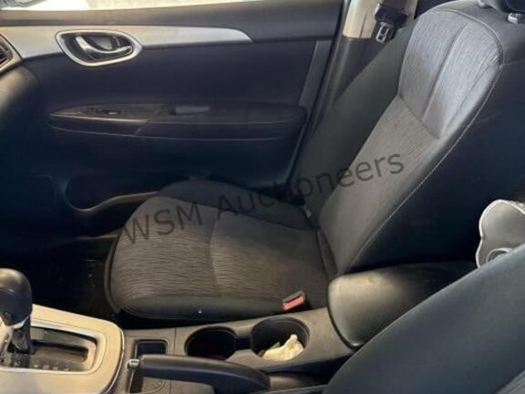 2014-nissan-sentra-sv-sdn-image-19