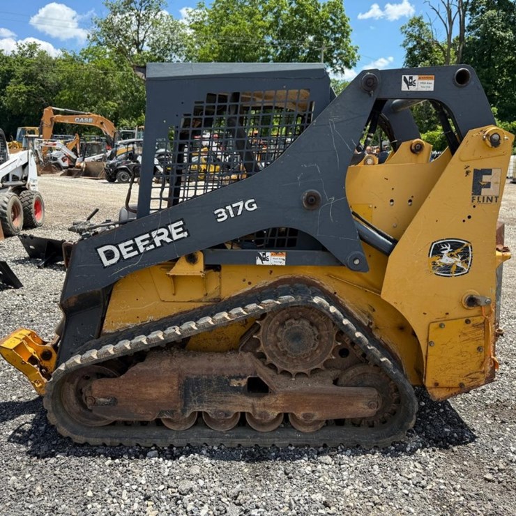 2016 DEERE 317G