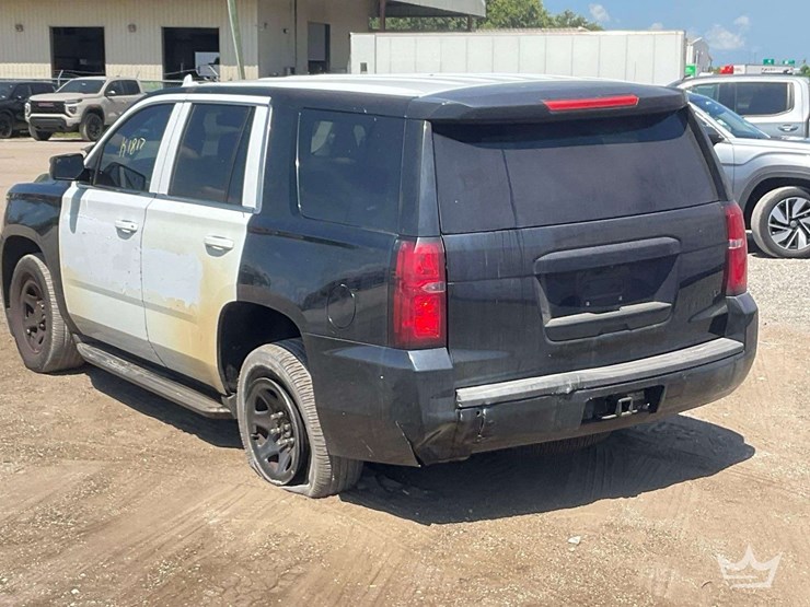 2015-chevrolet-tahoe-image-4