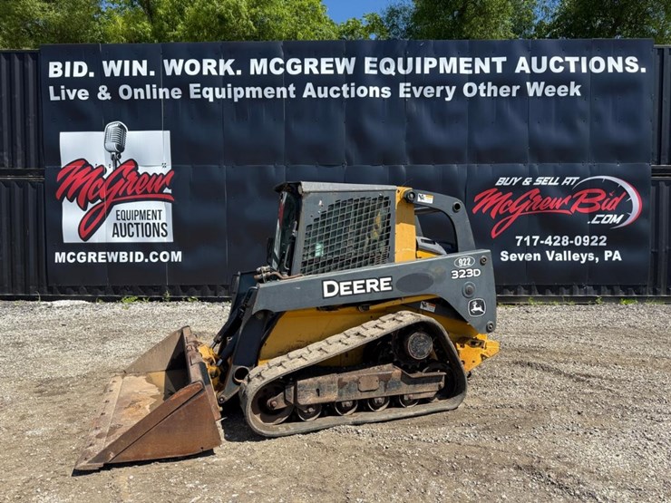deere-323d-image-1