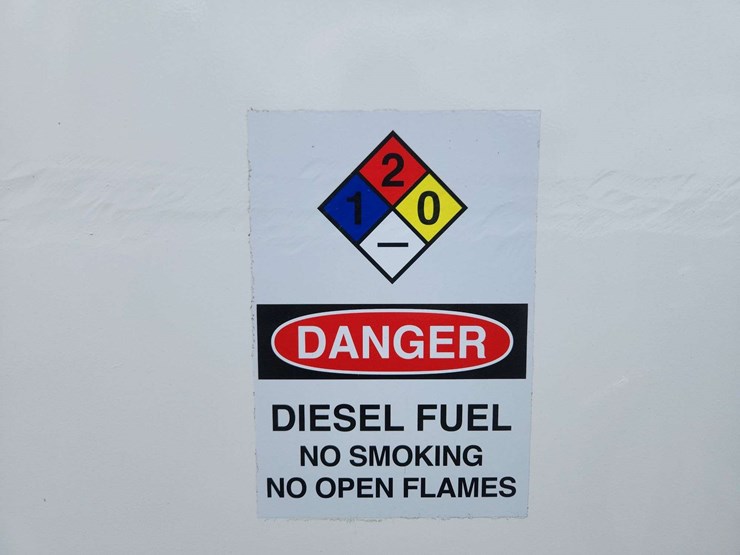 am-tank-fuel-tank-with-pump/nozzle-(2376-gallon/8995-litre)-image-9