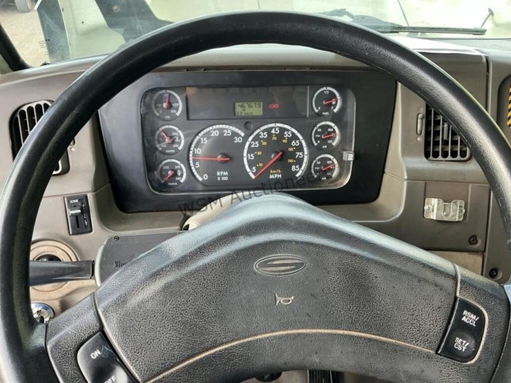 2002-sterling-m8500-image-24