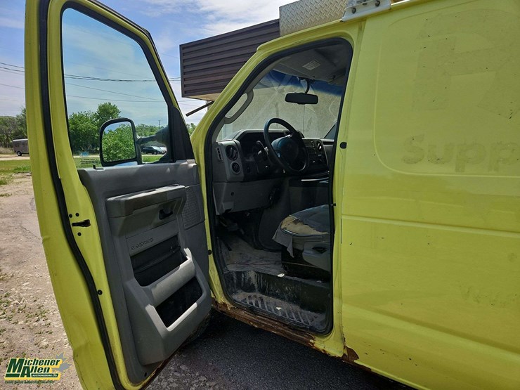 2010-ford-cargo-image-14