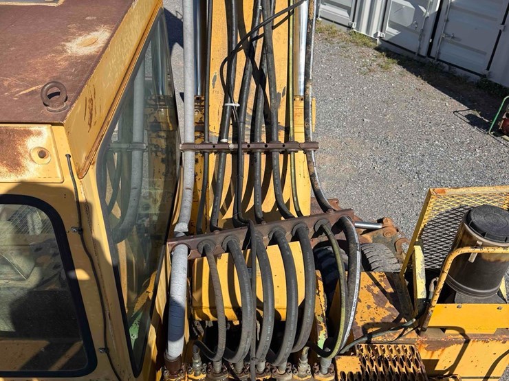 caterpillar-214b-ft-image-20