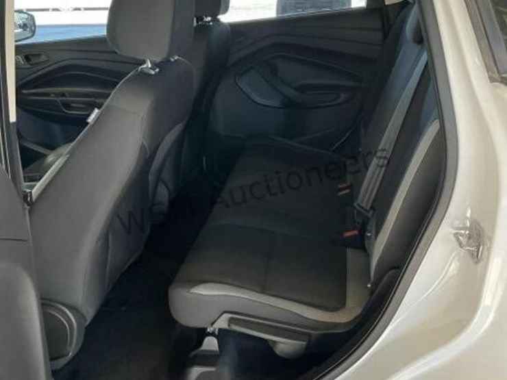 2013-ford-escape-image-24