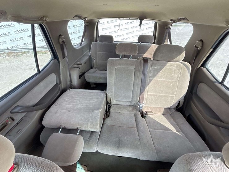 2002-toyota-sequoia-image-19