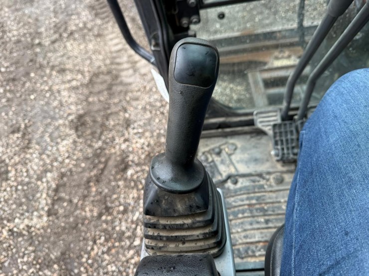2019-kubota-kx040-image-27