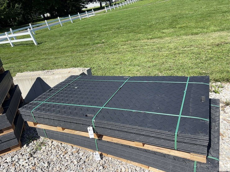 heavy-duty-composite-ground-protection-mats,-palletized-image-2