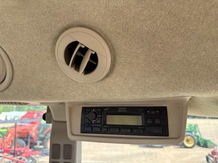 2013-john-deere-5065e-image-23