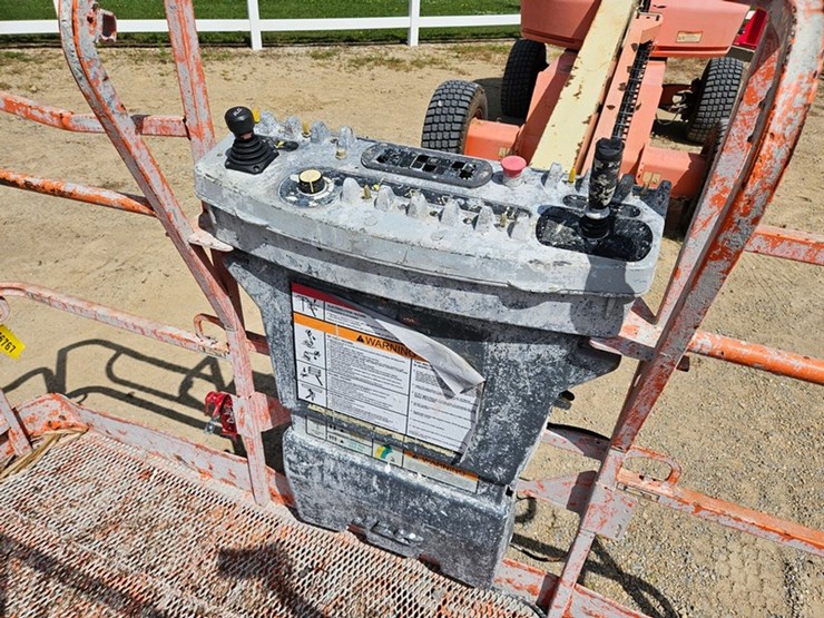 2015-jlg-400s-image-11