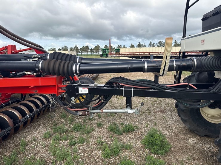 2006-bourgault-8710-air-seeder-image-21
