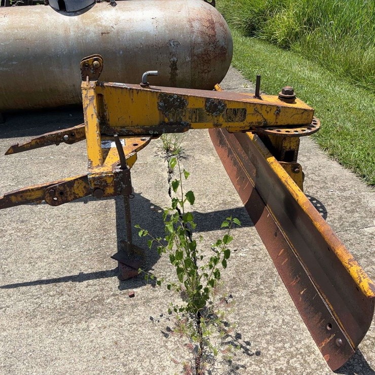 Super Rino 8', 3-Point Hitch Rear Blade Attachment