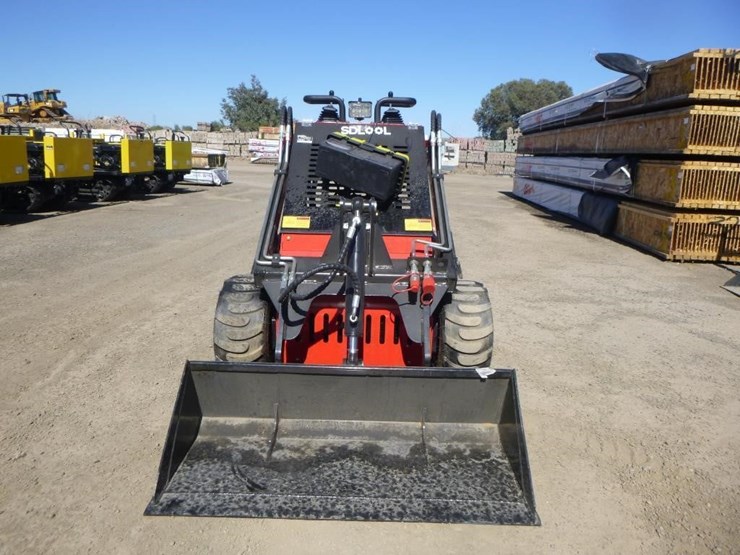 2026-sdlool-323tz-skid-steer-loader-image-5