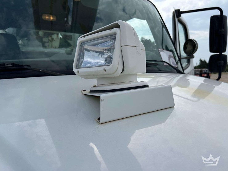 2012-freightliner-m2-106-image-40