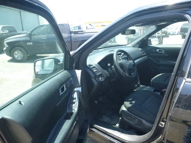 2017-ford-explorer-image-5