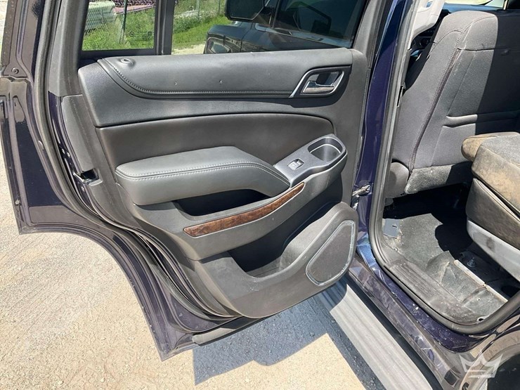 2017-chevrolet-tahoe-image-19