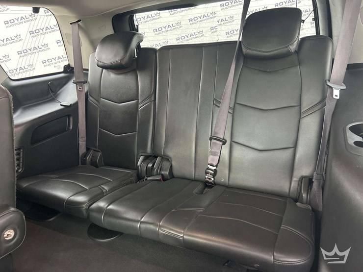 2015-cadillac-escalade-image-19